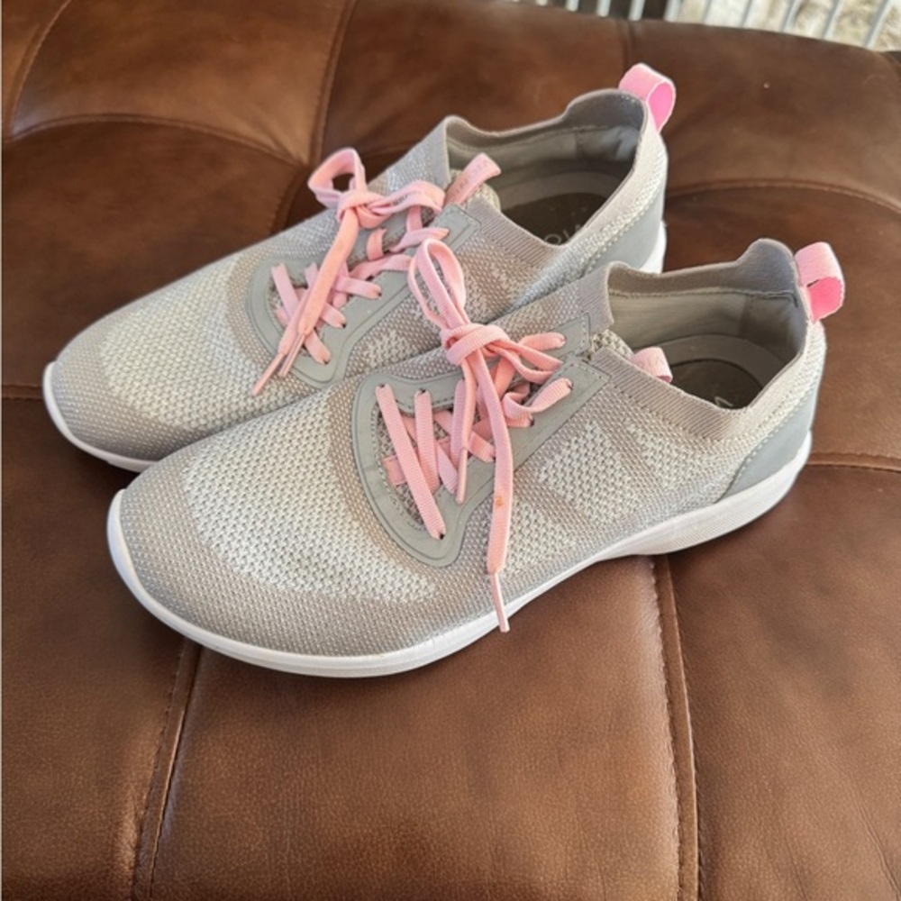 Vionic Women's Gray and Pink Sneakers